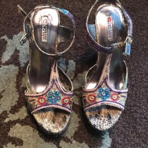 Two lips platform sandals